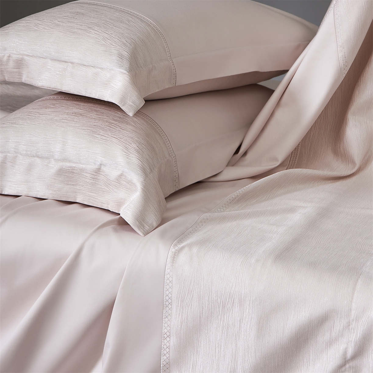 91家纺网 家纺一手货源 找家纺 馨蕊家居 2026春夏新款100S全棉纯棉高精密提花刺绣四件套-追光 追光-蔷薇粉