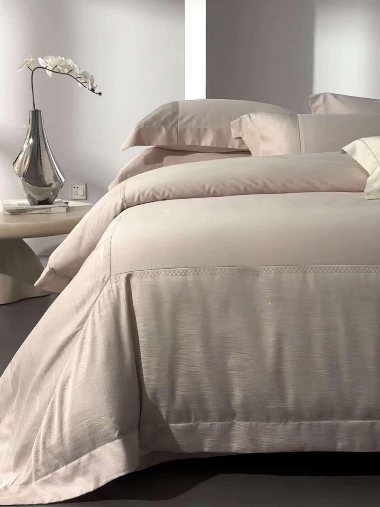 91家纺网 家纺一手货源 找家纺 馨蕊家居 2026春夏新款100S全棉纯棉高精密提花刺绣四件套-追光 追光-蔷薇粉