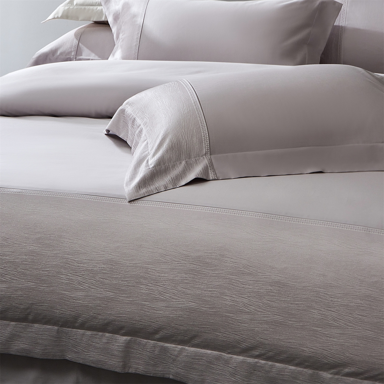 91家纺网 家纺一手货源 找家纺 馨蕊家居 2026春夏新款100S全棉纯棉高精密提花刺绣四件套-追光 追光-婉若紫