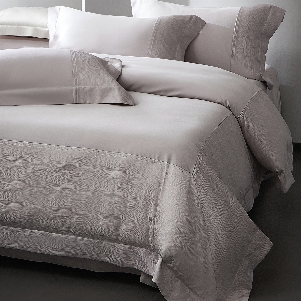 91家纺网 家纺一手货源 找家纺 馨蕊家居 2026春夏新款100S全棉纯棉高精密提花刺绣四件套-追光 追光-婉若紫