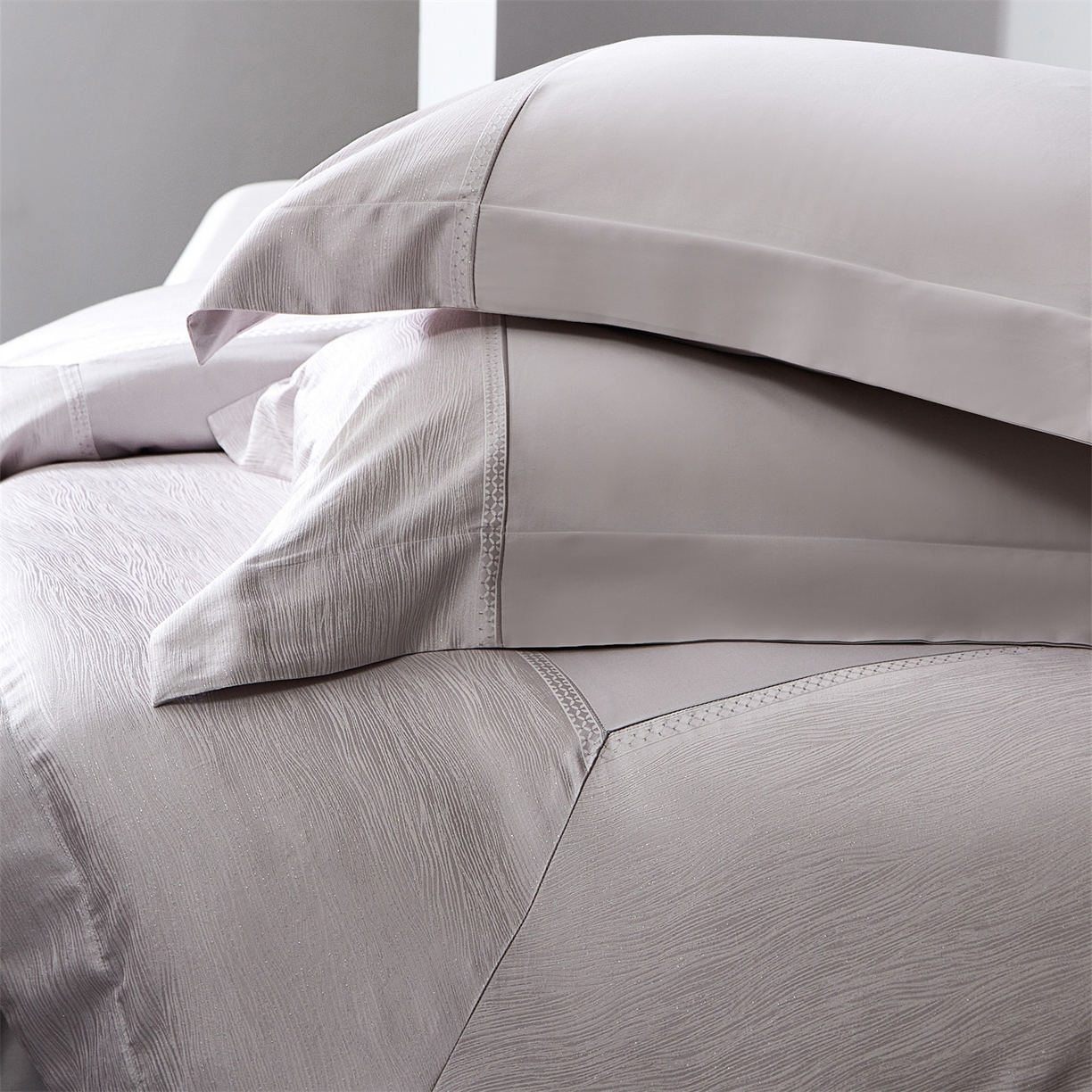 91家纺网 家纺一手货源 找家纺 馨蕊家居 2026春夏新款100S全棉纯棉高精密提花刺绣四件套-追光 追光-婉若紫