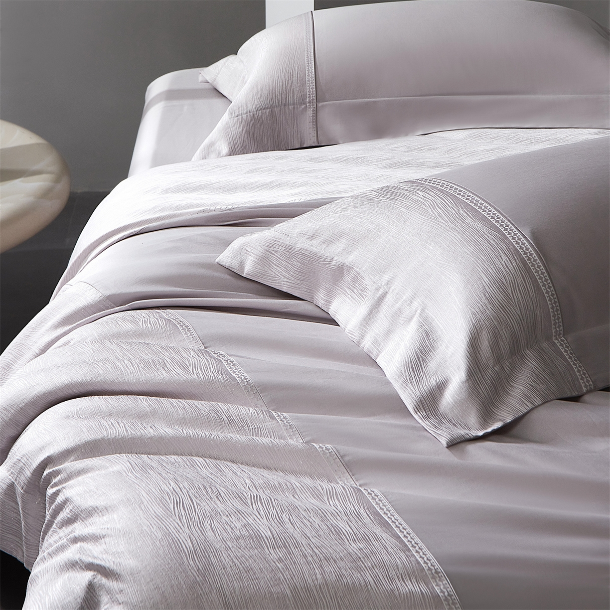 91家纺网 家纺一手货源 找家纺 馨蕊家居 2026春夏新款100S全棉纯棉高精密提花刺绣四件套-追光 追光-婉若紫