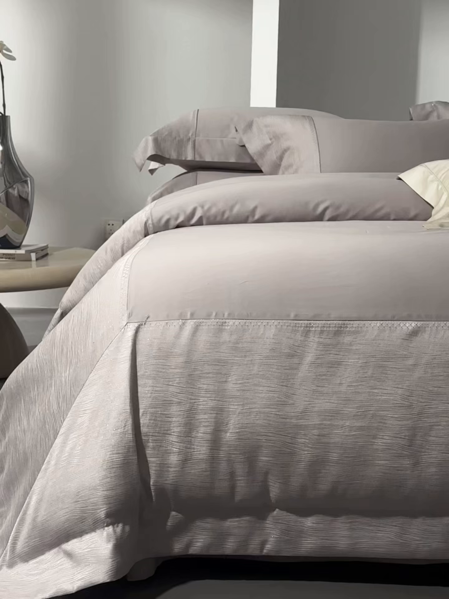 91家纺网 家纺一手货源 找家纺 馨蕊家居 2026春夏新款100S全棉纯棉高精密提花刺绣四件套-追光 追光-婉若紫