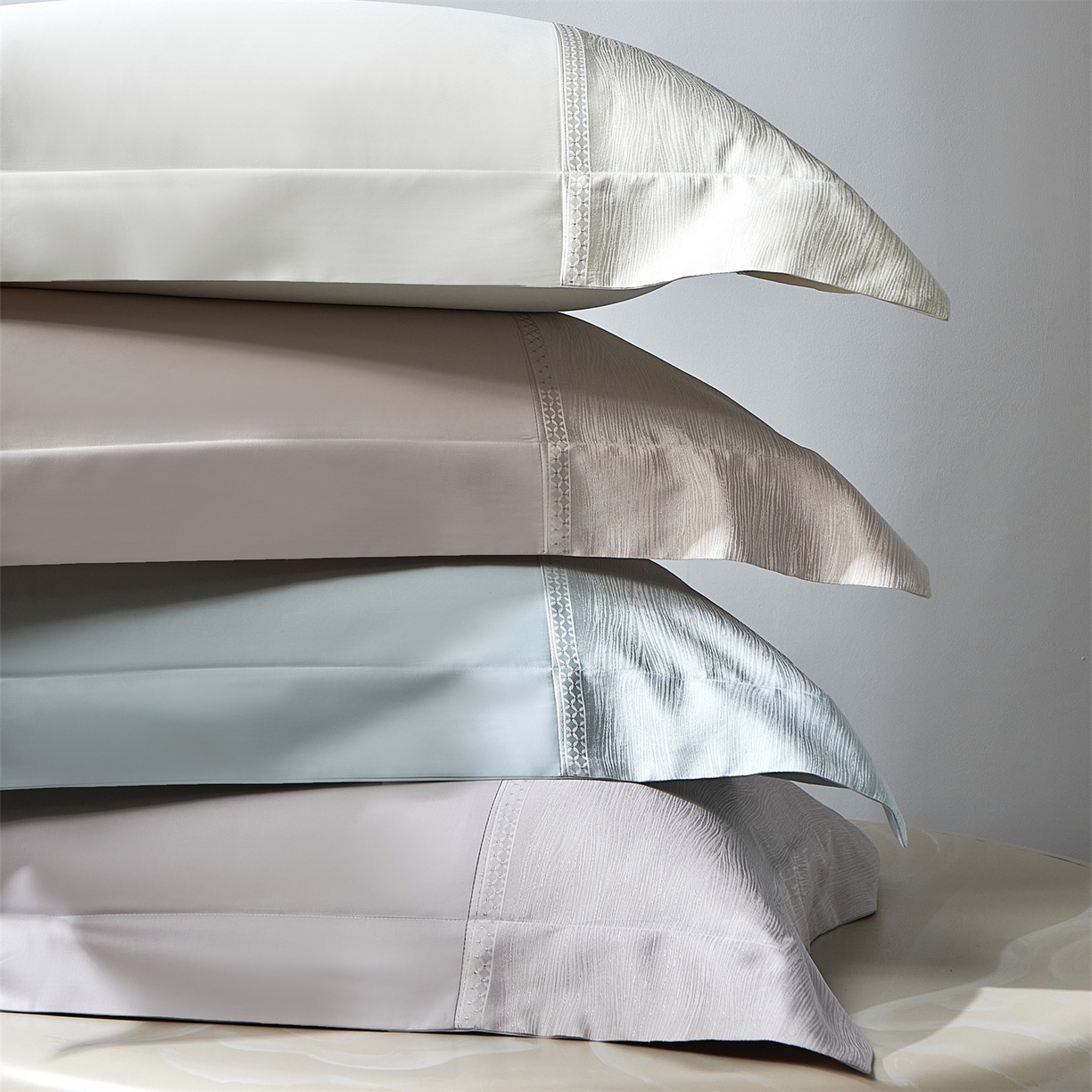 91家纺网 家纺一手货源 找家纺 馨蕊家居 2026春夏新款100S全棉纯棉高精密提花刺绣四件套-追光 组合图