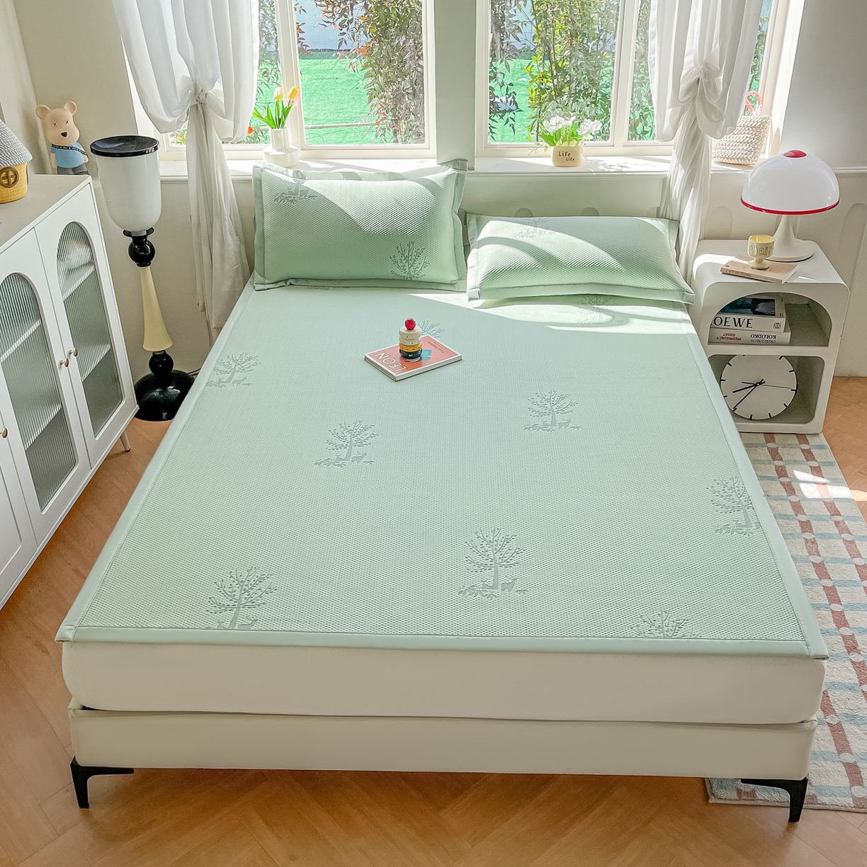 91家纺网 家纺一手货源 找家纺 梓之赫  2026新款凉感冰豆豆凉席平铺款复合三明治三件套-一鹿相随 一鹿相随-绿