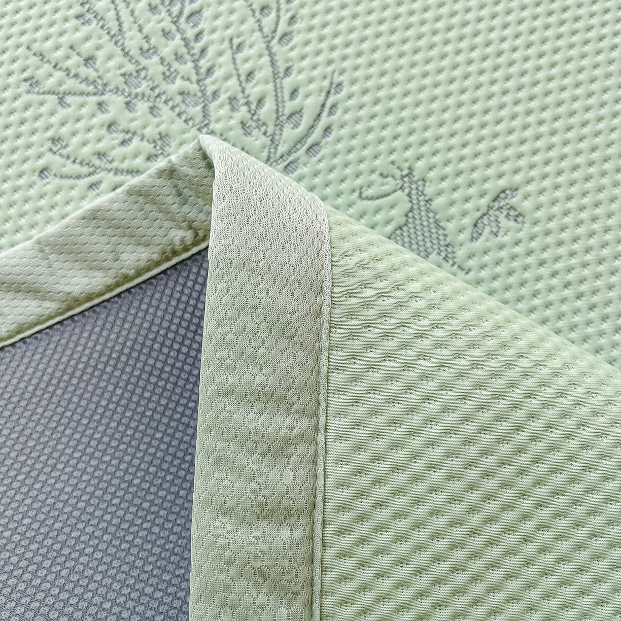 91家纺网 家纺一手货源 找家纺 梓之赫  2026新款凉感冰豆豆凉席平铺款复合三明治三件套-一鹿相随 一鹿相随-绿