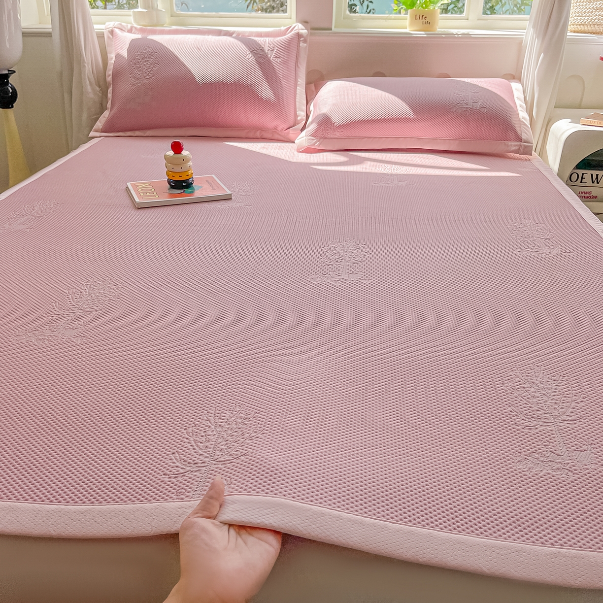 91家纺网 家纺一手货源 找家纺 梓之赫  2026新款凉感冰豆豆凉席平铺款复合三明治三件套-一鹿相随 一鹿相随-粉