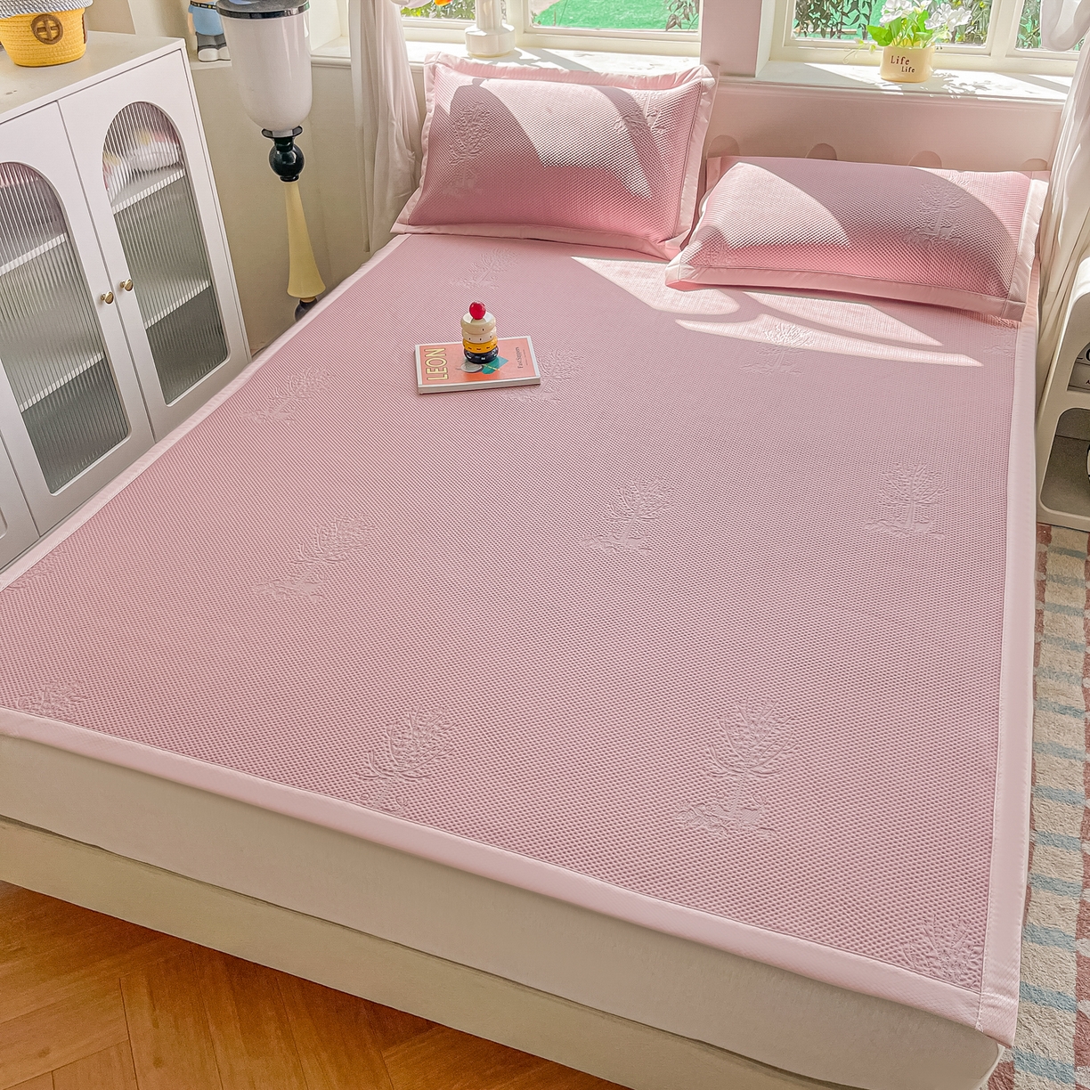 91家纺网 家纺一手货源 找家纺 梓之赫  2026新款凉感冰豆豆凉席平铺款复合三明治三件套-一鹿相随 一鹿相随-粉