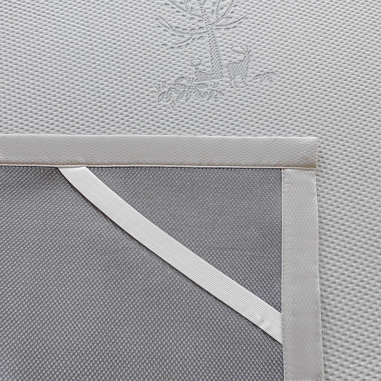 91家纺网 家纺一手货源 找家纺 梓之赫  2026新款凉感冰豆豆凉席平铺款复合三明治三件套-一鹿相随 一鹿相随-灰