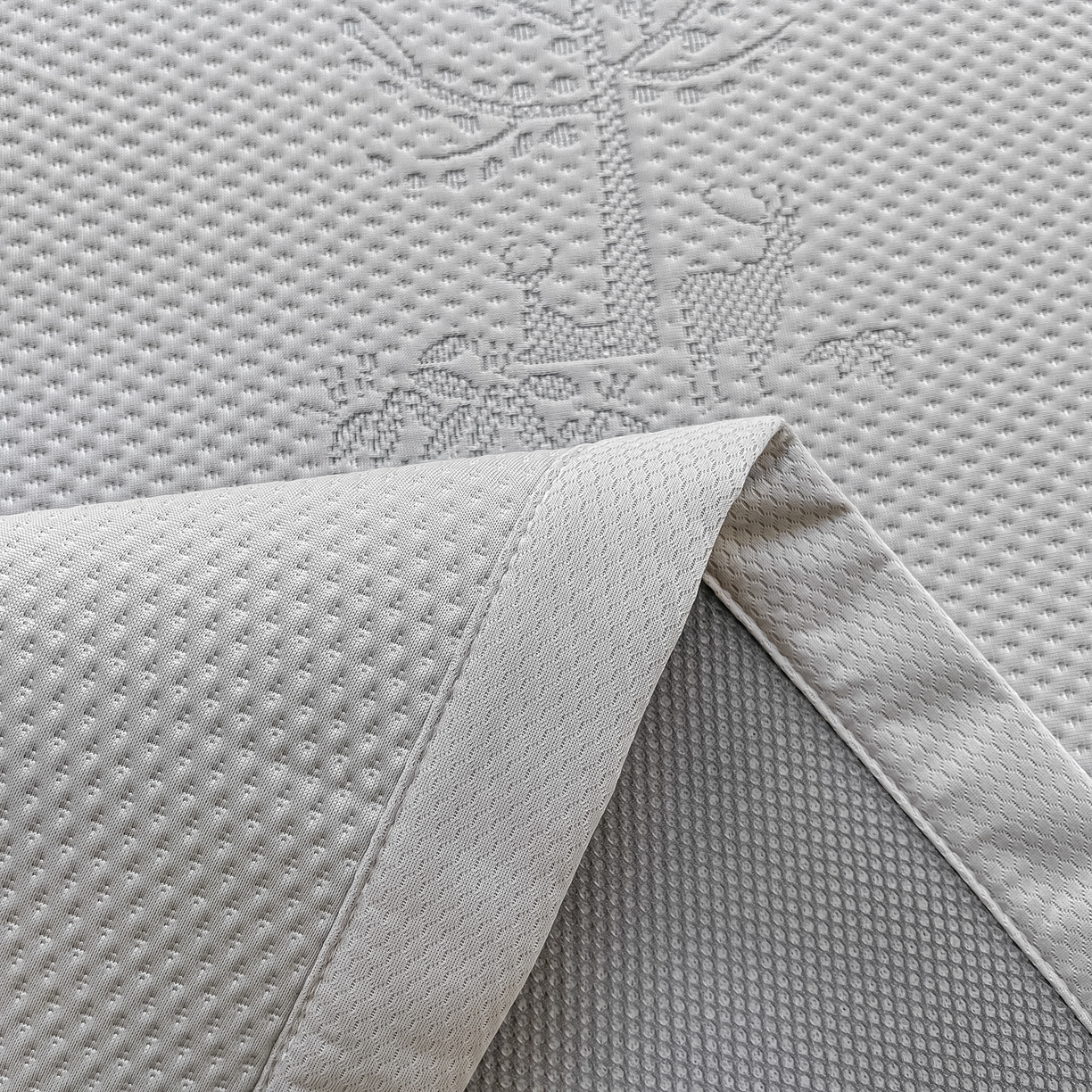 91家纺网 家纺一手货源 找家纺 梓之赫  2026新款凉感冰豆豆凉席平铺款复合三明治三件套-一鹿相随 一鹿相随-灰