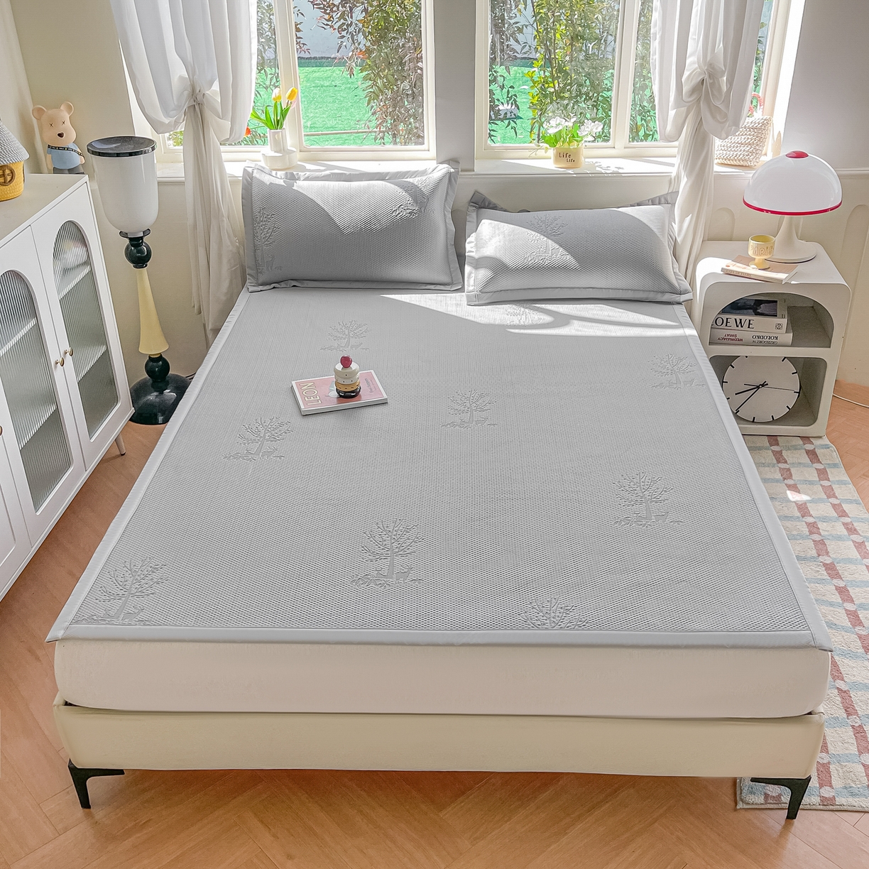 91家纺网 家纺一手货源 找家纺 梓之赫  2026新款凉感冰豆豆凉席平铺款复合三明治三件套-一鹿相随 一鹿相随-灰