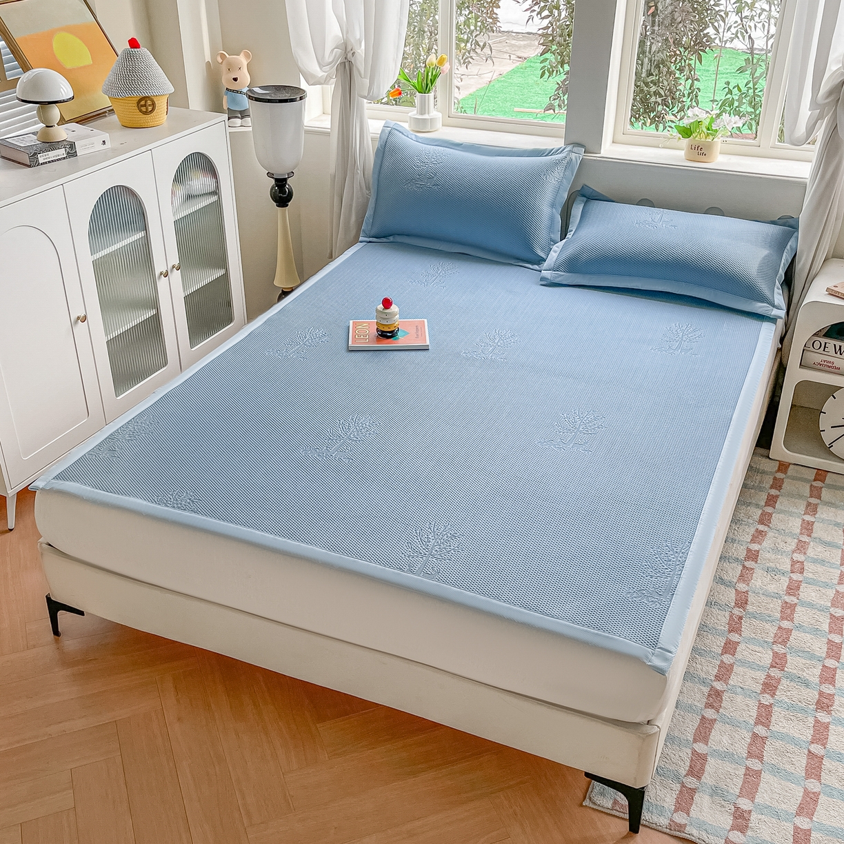 91家纺网 家纺一手货源 找家纺 梓之赫  2026新款凉感冰豆豆凉席平铺款复合三明治三件套-一鹿相随 一鹿相随-蓝