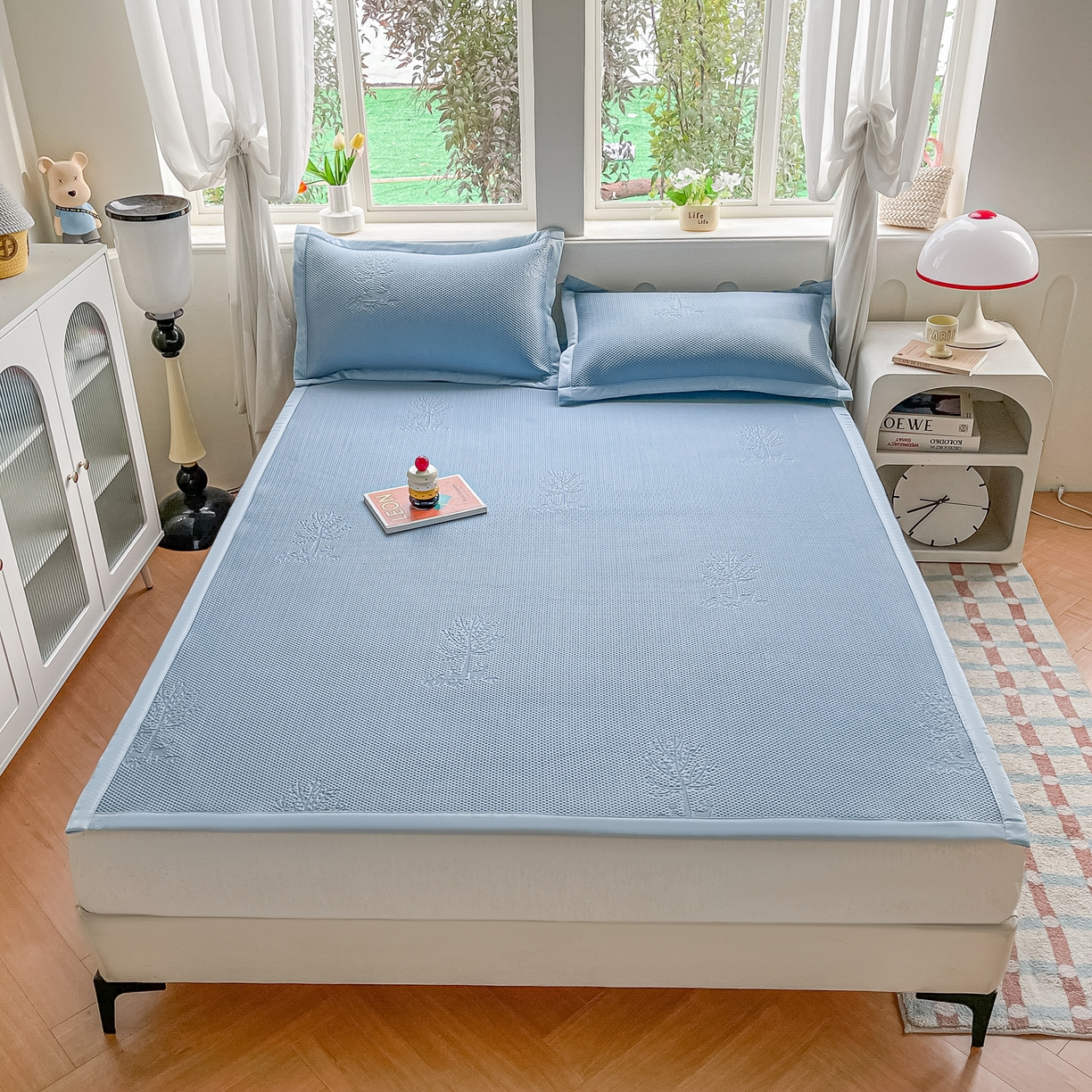 91家纺网 家纺一手货源 找家纺 梓之赫  2026新款凉感冰豆豆凉席平铺款复合三明治三件套-一鹿相随 一鹿相随-蓝