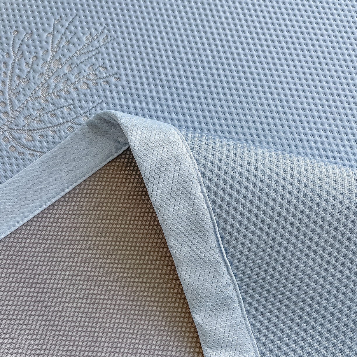 91家纺网 家纺一手货源 找家纺 梓之赫  2026新款凉感冰豆豆凉席平铺款复合三明治三件套-一鹿相随 一鹿相随-蓝