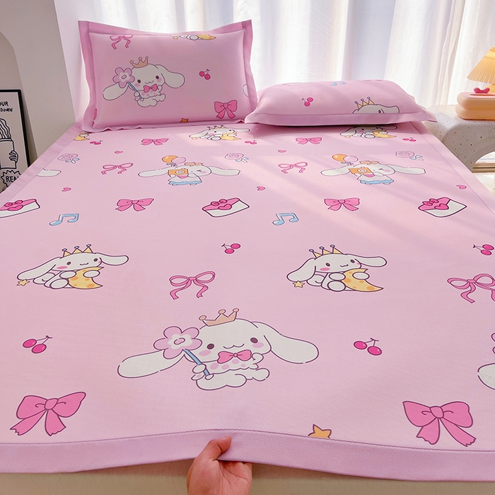 91家纺网 家纺一手货源 找家纺 云恋家纺 2026正版授权小版冰丝席卡通凉席三件套可折叠水洗软席子儿童单双人凉感空调席子 小版-蝴蝶结大耳狗