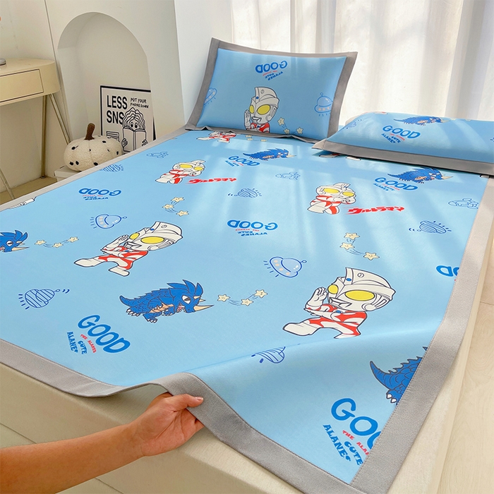 91家纺网 家纺一手货源 找家纺 云恋家纺 2026正版授权小版冰丝席卡通凉席三件套可折叠水洗软席子儿童单双人凉感空调席子 小版-奥特曼打怪兽