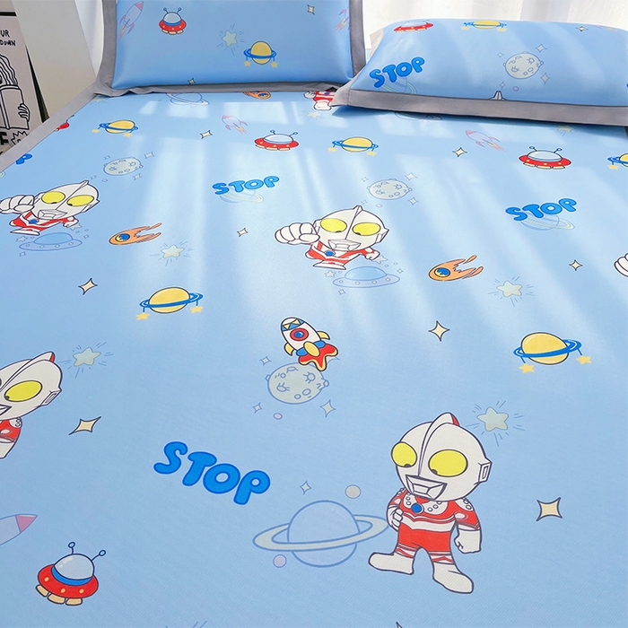 91家纺网 家纺一手货源 找家纺 云恋家纺 2026正版授权小版冰丝席卡通凉席三件套可折叠水洗软席子儿童单双人凉感空调席子 小版-奥特曼降临