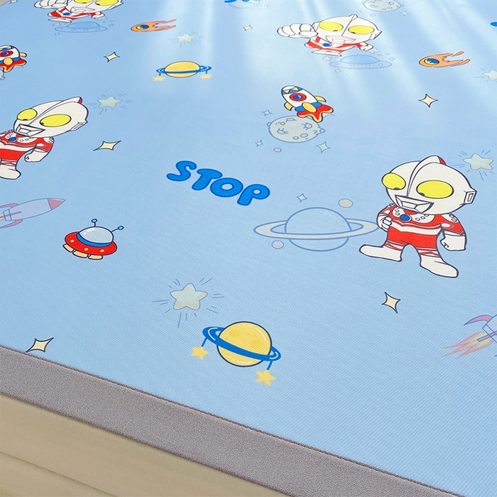 91家纺网 家纺一手货源 找家纺 云恋家纺 2026正版授权小版冰丝席卡通凉席三件套可折叠水洗软席子儿童单双人凉感空调席子 小版-奥特曼降临