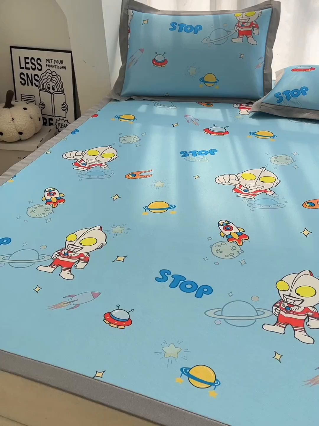 91家纺网 家纺一手货源 找家纺 云恋家纺 2026正版授权小版冰丝席卡通凉席三件套可折叠水洗软席子儿童单双人凉感空调席子 小版-奥特曼降临