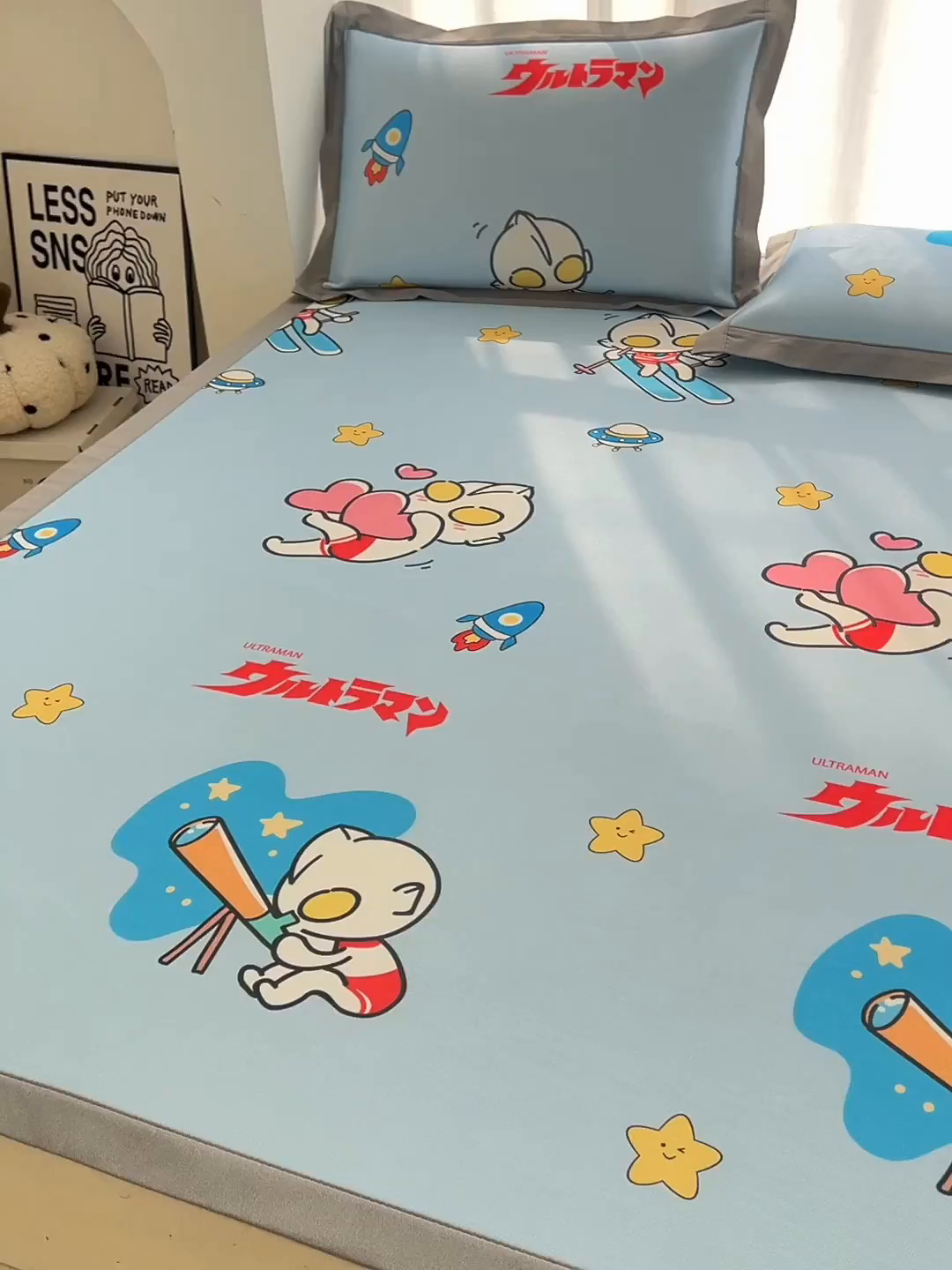 91家纺网 家纺一手货源 找家纺 云恋家纺 2026正版授权小版冰丝席卡通凉席三件套可折叠水洗软席子儿童单双人凉感空调席子 小版-奥特曼科学家