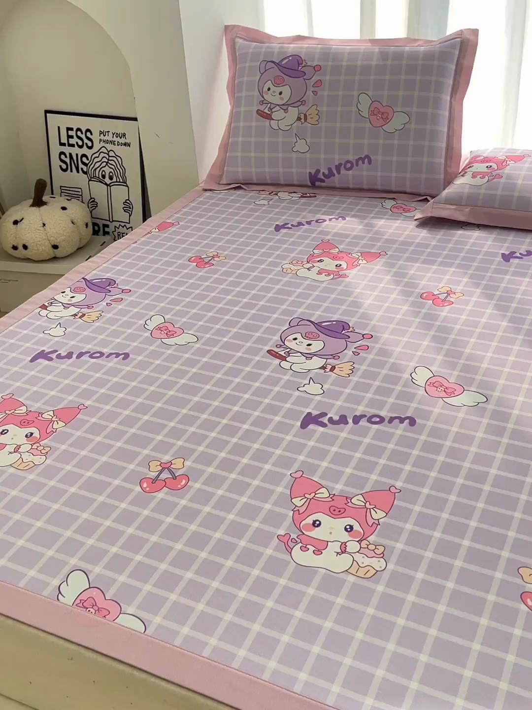 91家纺网 家纺一手货源 找家纺 云恋家纺 2026正版授权小版冰丝席卡通凉席三件套可折叠水洗软席子儿童单双人凉感空调席子 小版-格格库洛米