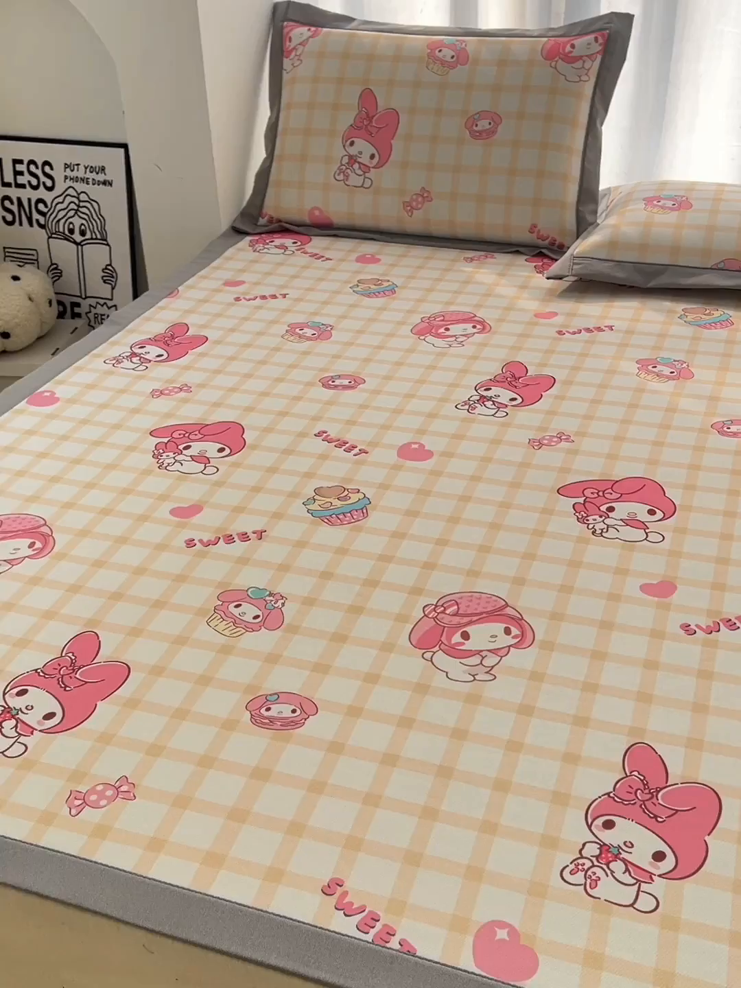 91家纺网 家纺一手货源 找家纺 云恋家纺 2026正版授权小版冰丝席卡通凉席三件套可折叠水洗软席子儿童单双人凉感空调席子 小版-格格美乐蒂