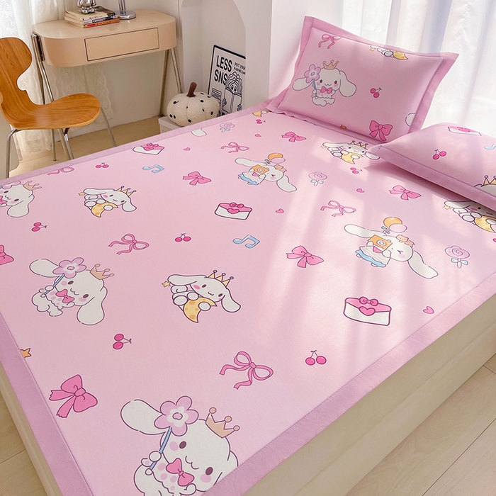 91家纺网 家纺一手货源 找家纺 云恋家纺 2026正版授权小版冰丝席卡通凉席三件套可折叠水洗软席子儿童单双人凉感空调席子 小版-蝴蝶结大耳狗