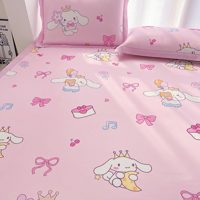 91家纺网 家纺一手货源 找家纺 云恋家纺 2026正版授权小版冰丝席卡通凉席三件套可折叠水洗软席子儿童单双人凉感空调席子 小版-蝴蝶结大耳狗