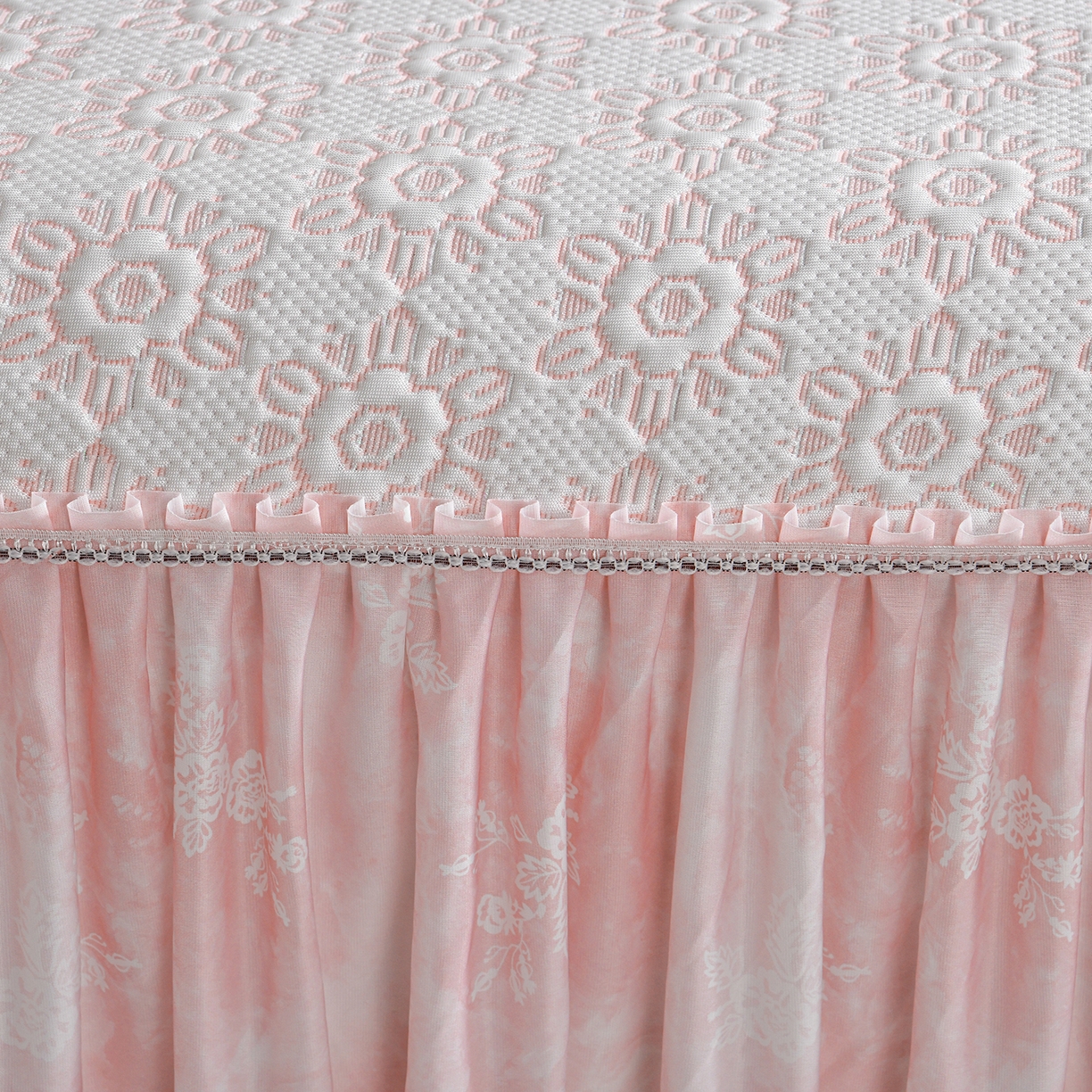 91家纺网 家纺一手货源 找家纺 （总）畅畅家纺 2026新款夏季冰豆豆PE高分子凉感印花床裙款空调软凉席三件套