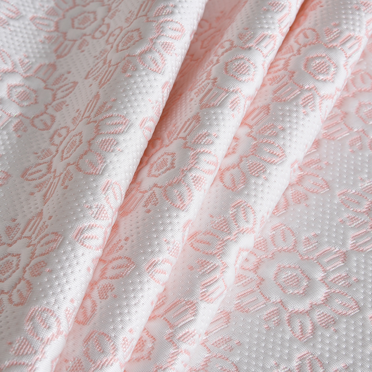 91家纺网 家纺一手货源 找家纺 畅畅家纺 2026新款夏季冰豆豆PE高分子凉感印花床裙款空调软凉席三件套 花韵-粉