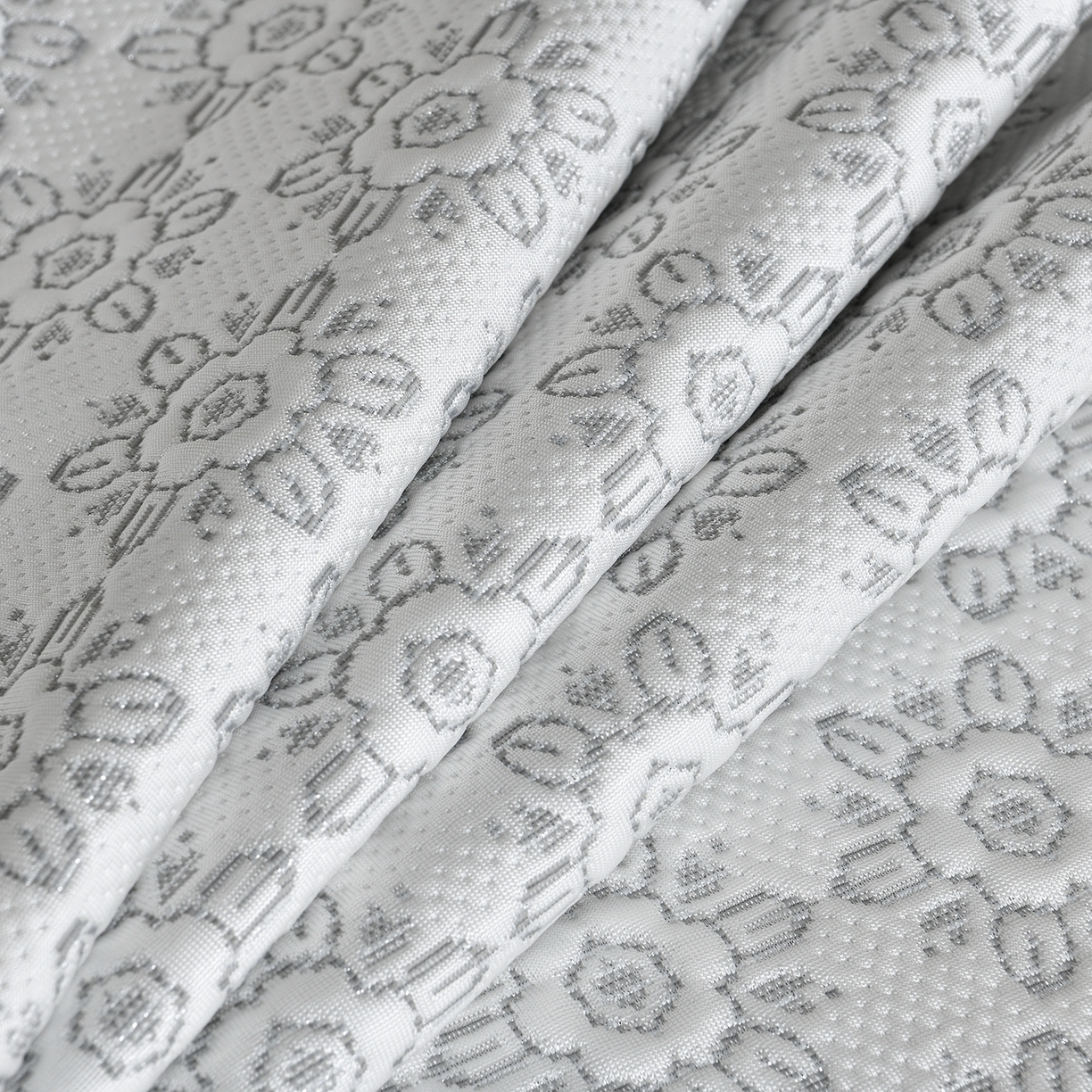 91家纺网 家纺一手货源 找家纺 畅畅家纺 2026新款夏季冰豆豆PE高分子凉感印花床裙款空调软凉席三件套 花韵-灰