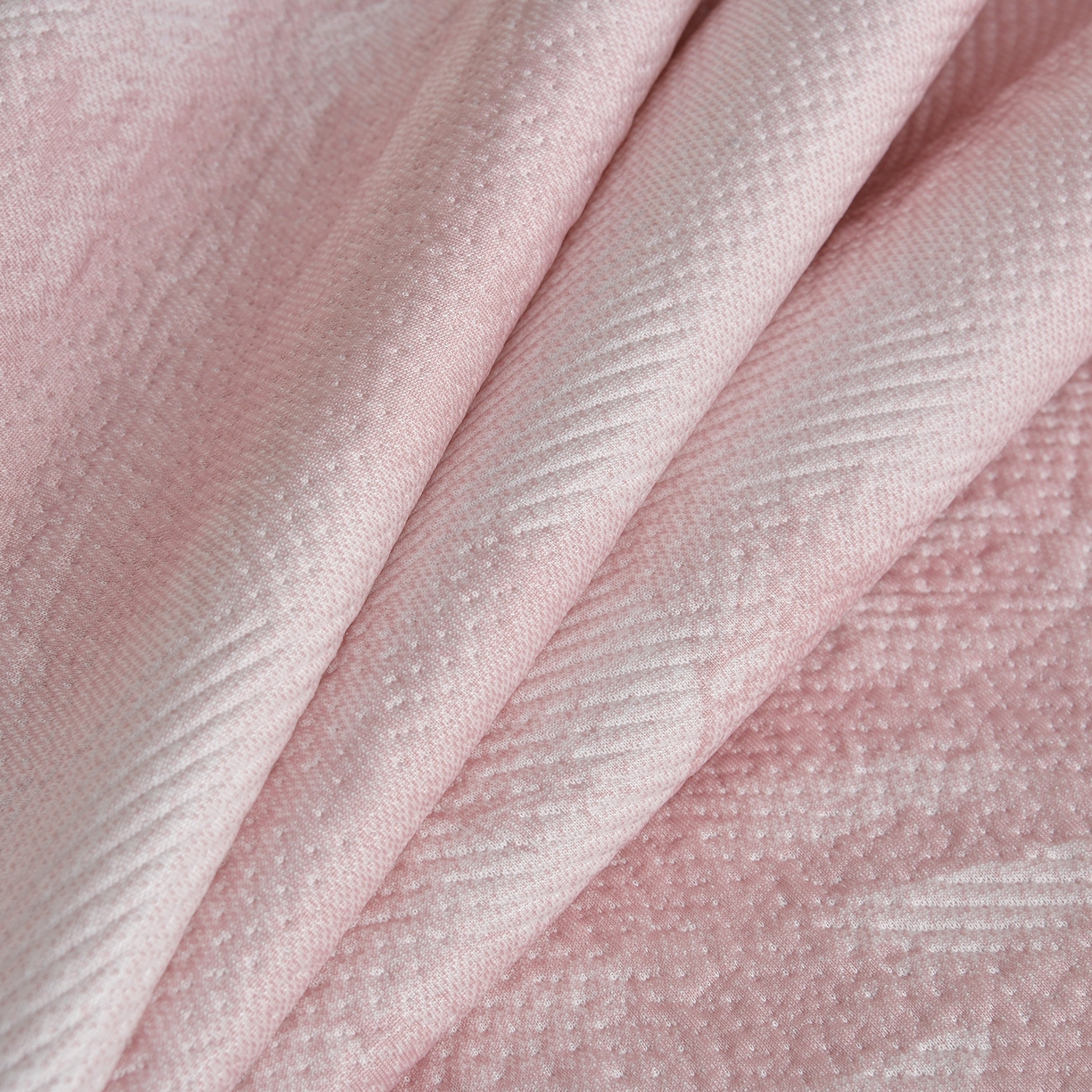 91家纺网 家纺一手货源 找家纺 畅畅家纺 2026新款夏季冰豆豆PE高分子凉感印花床裙款空调软凉席三件套 意境-粉