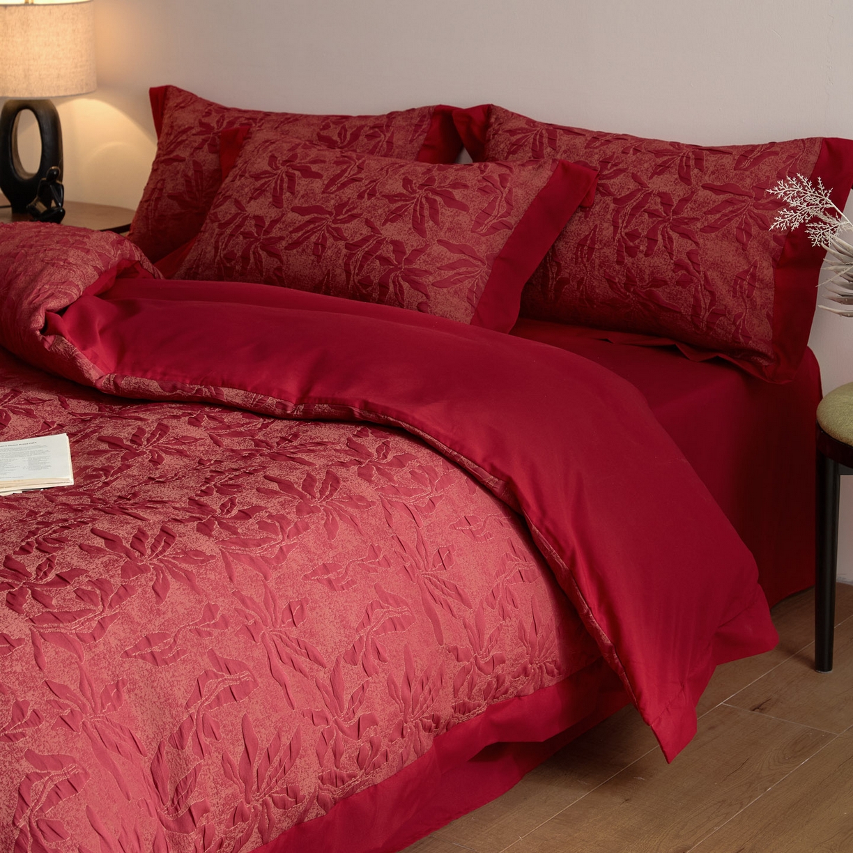 91家纺网 家纺一手货源 找家纺 （总）苏源家居 2026新款复古色织提花大红婚庆结婚四件套-红妆叶影