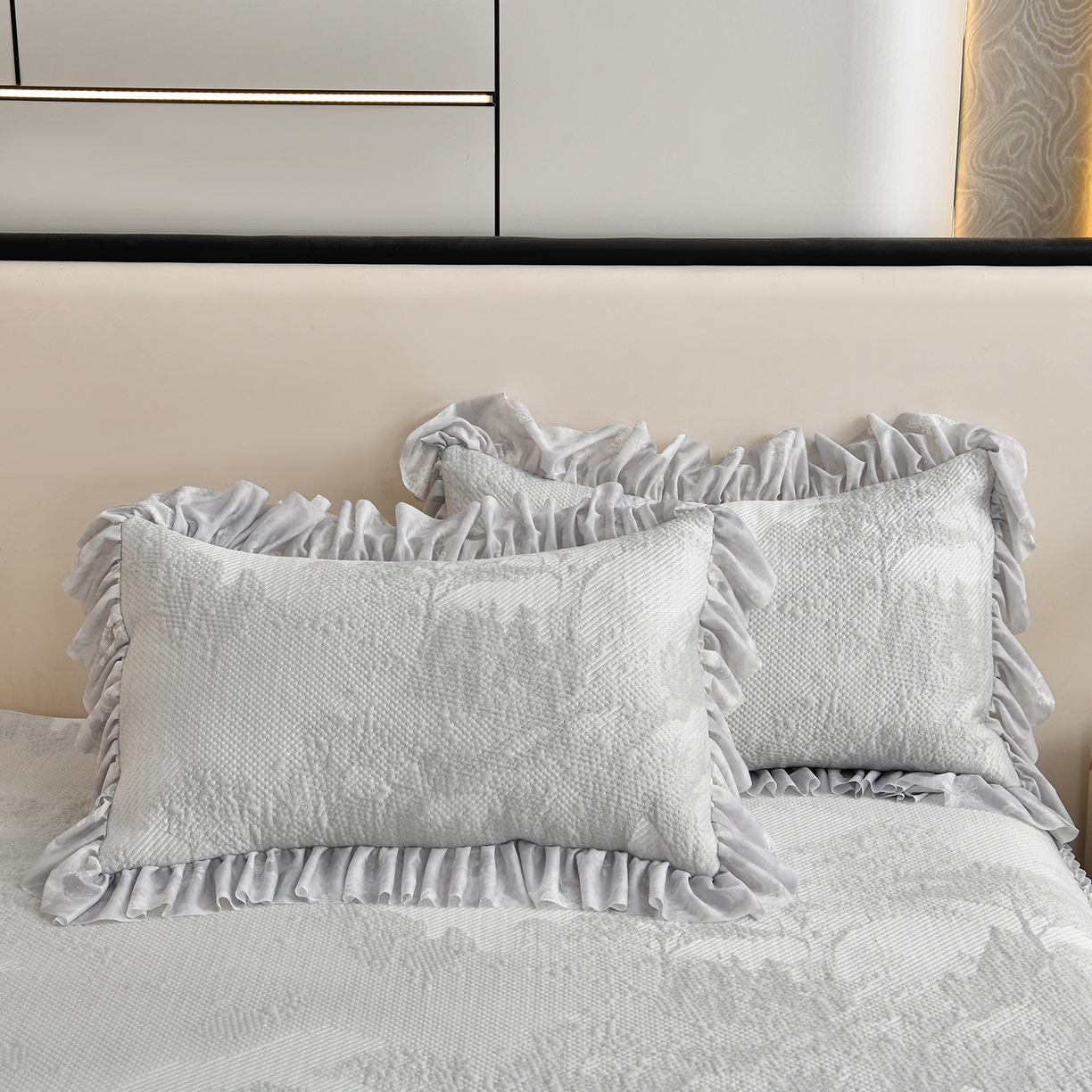 91家纺网 家纺一手货源 找家纺 畅畅家纺 2026新款夏季冰豆豆PE高分子凉感印花床裙款空调软凉席三件套 意境-灰