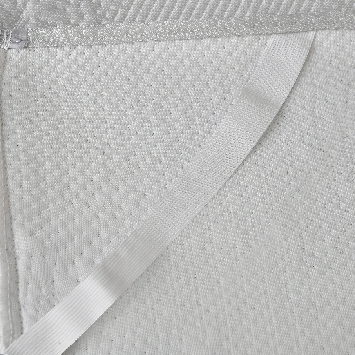 91家纺网 家纺一手货源 找家纺 畅畅家纺 2026新款夏季冰豆豆PE高分子凉感印花床裙款空调软凉席三件套 意境-灰