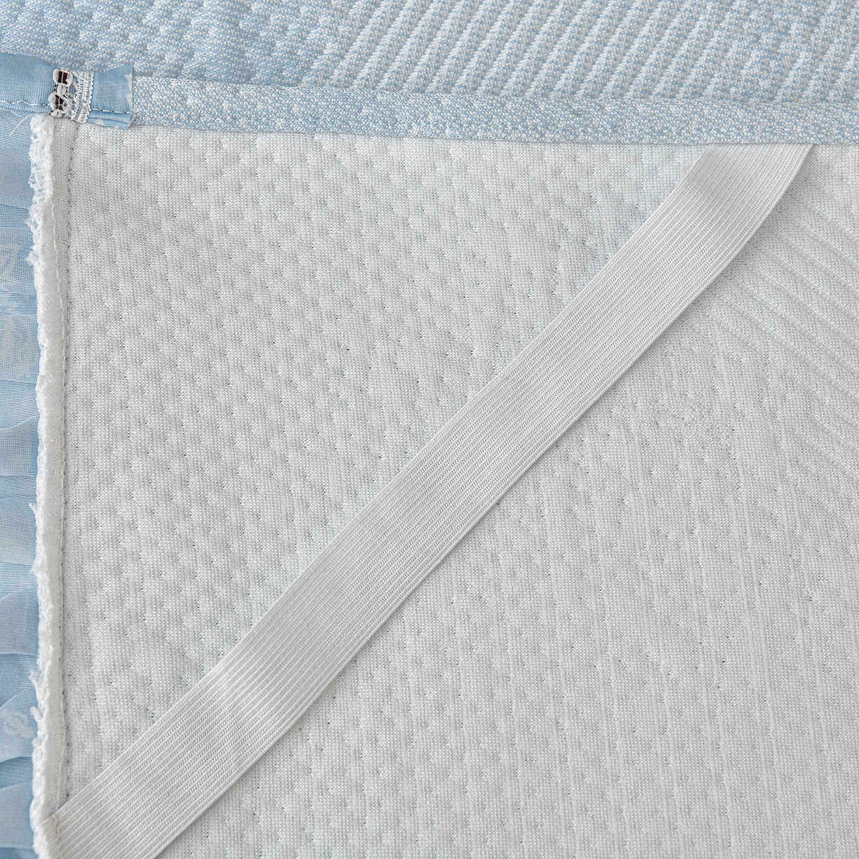 91家纺网 家纺一手货源 找家纺 畅畅家纺 2026新款夏季冰豆豆PE高分子凉感印花床裙款空调软凉席三件套 意境-蓝