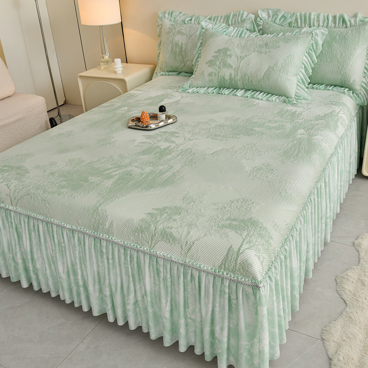 91家纺网 家纺一手货源 找家纺 畅畅家纺 2026新款夏季冰豆豆PE高分子凉感印花床裙款空调软凉席三件套 意境-绿