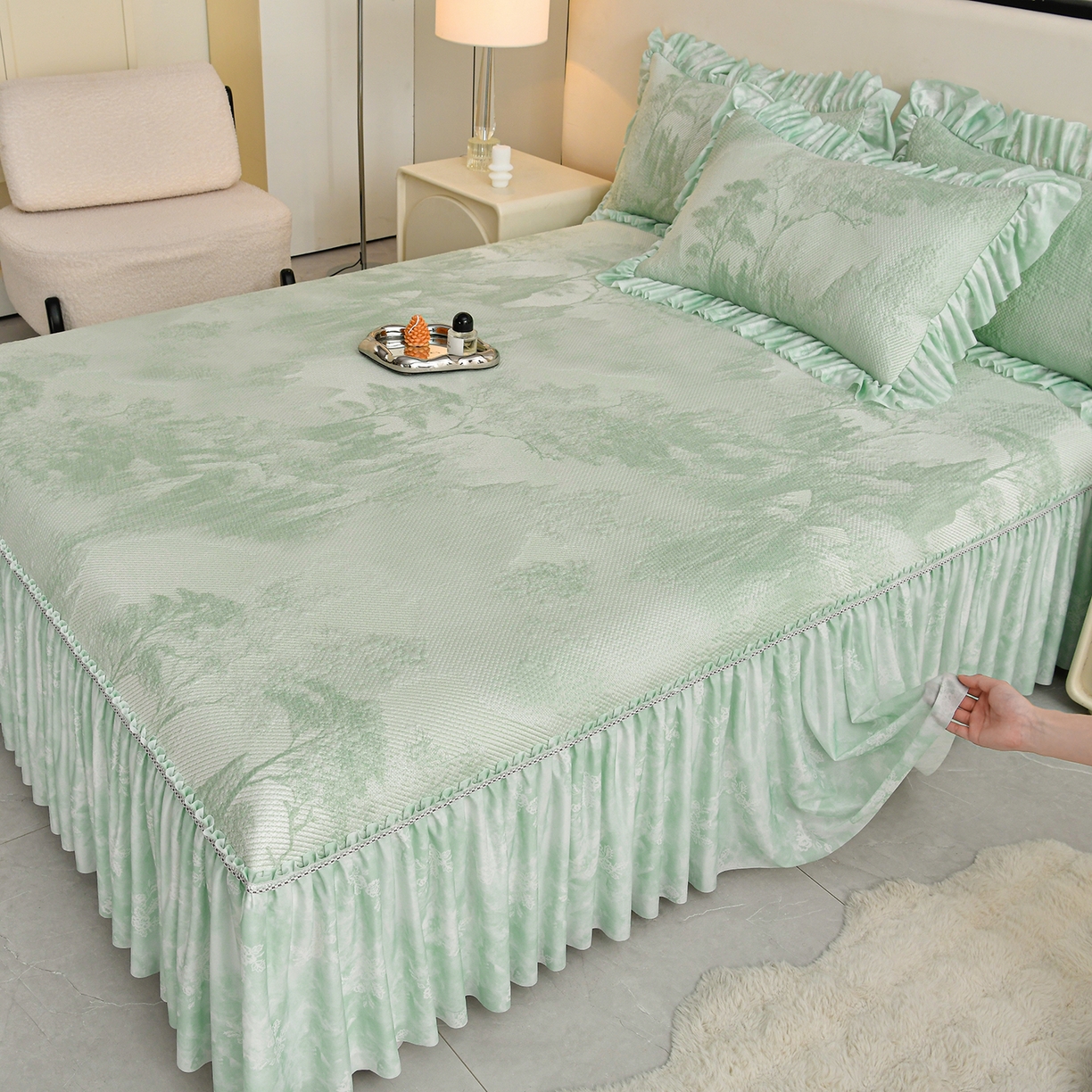 91家纺网 家纺一手货源 找家纺 畅畅家纺 2026新款夏季冰豆豆PE高分子凉感印花床裙款空调软凉席三件套 意境-绿