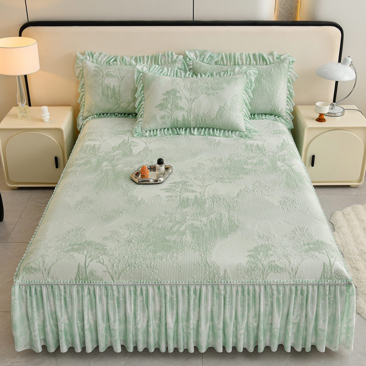 91家纺网 家纺一手货源 找家纺 畅畅家纺 2026新款夏季冰豆豆PE高分子凉感印花床裙款空调软凉席三件套 意境-绿