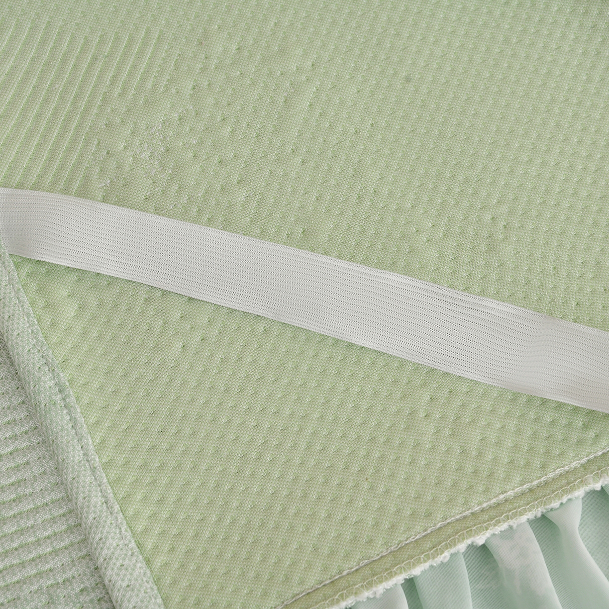 91家纺网 家纺一手货源 找家纺 畅畅家纺 2026新款夏季冰豆豆PE高分子凉感印花床裙款空调软凉席三件套 意境-绿