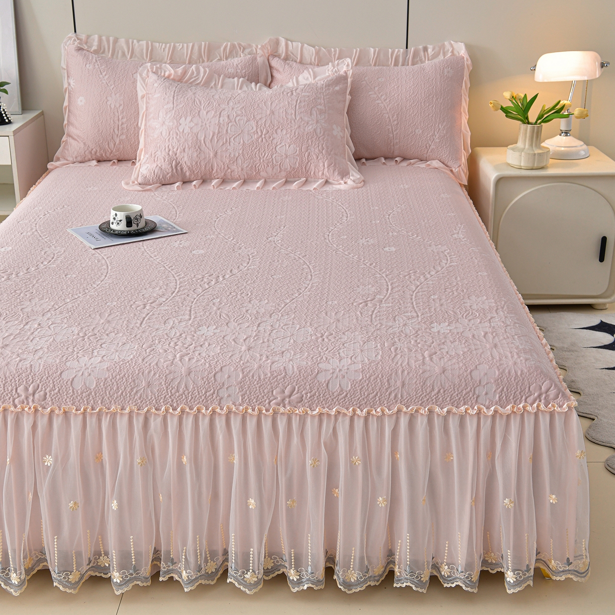 91家纺网 家纺一手货源 找家纺 （总）畅畅家纺 2026新款花边3D立体冰豆豆冰丝凉席床裙款三件套