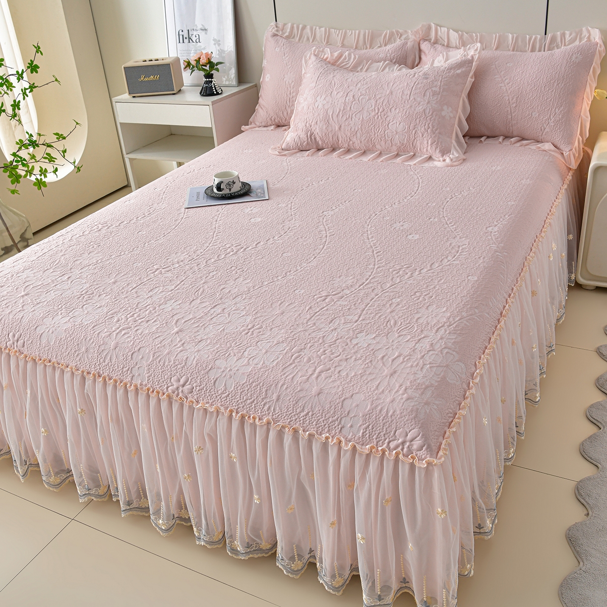 91家纺网 家纺一手货源 找家纺 （总）畅畅家纺 2026新款花边3D立体冰豆豆冰丝凉席床裙款三件套