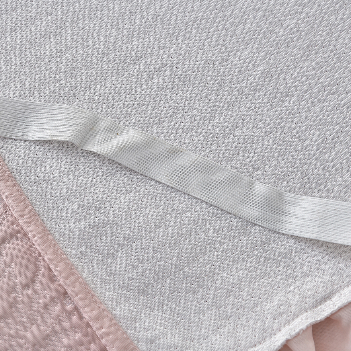 91家纺网 家纺一手货源 找家纺 （总）畅畅家纺 2026新款花边3D立体冰豆豆冰丝凉席床裙款三件套