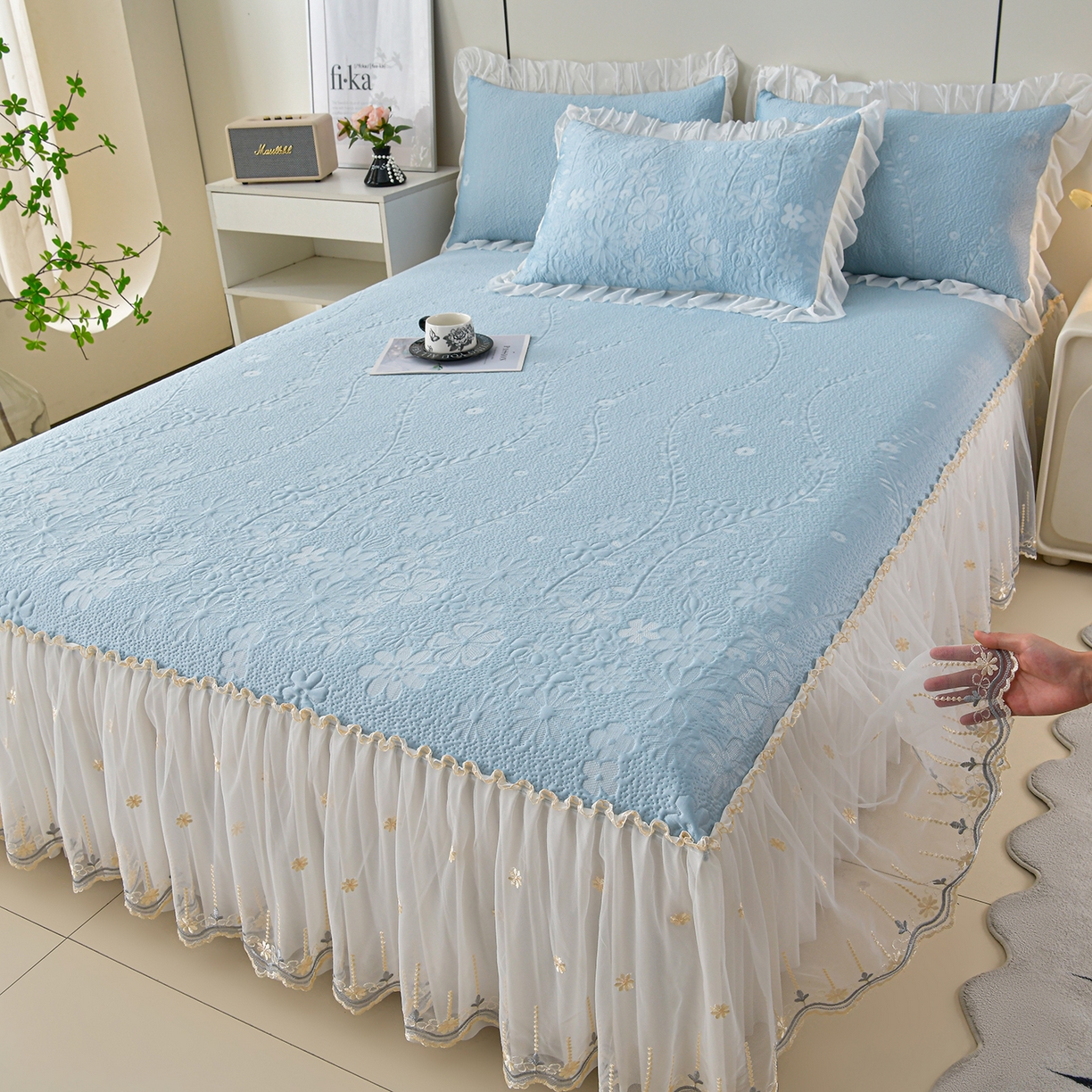 91家纺网 家纺一手货源 找家纺 （总）畅畅家纺 2026新款花边3D立体冰豆豆冰丝凉席床裙款三件套