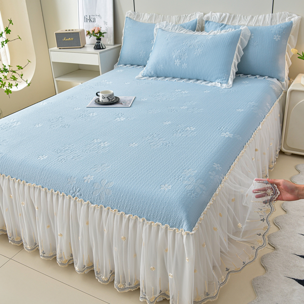 91家纺网 家纺一手货源 找家纺 （总）畅畅家纺 2026新款花边3D立体冰豆豆冰丝凉席床裙款三件套