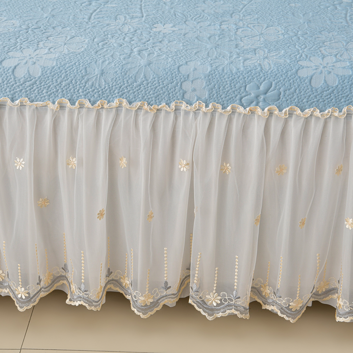 91家纺网 家纺一手货源 找家纺 畅畅家纺 2026新款花边3D立体冰豆豆冰丝凉席床裙款三件套 漫舞-蓝