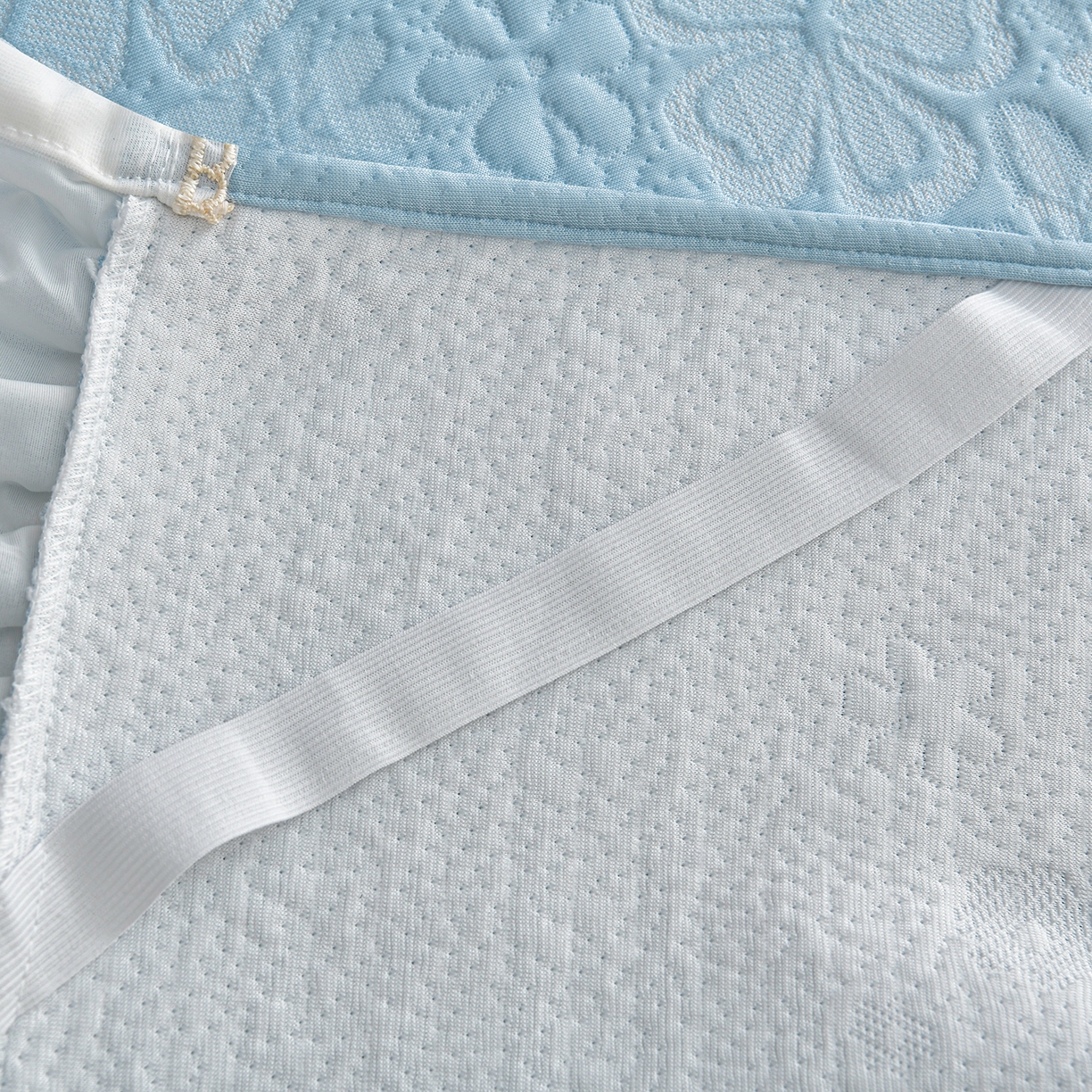 91家纺网 家纺一手货源 找家纺 畅畅家纺 2026新款花边3D立体冰豆豆冰丝凉席床裙款三件套 漫舞-蓝