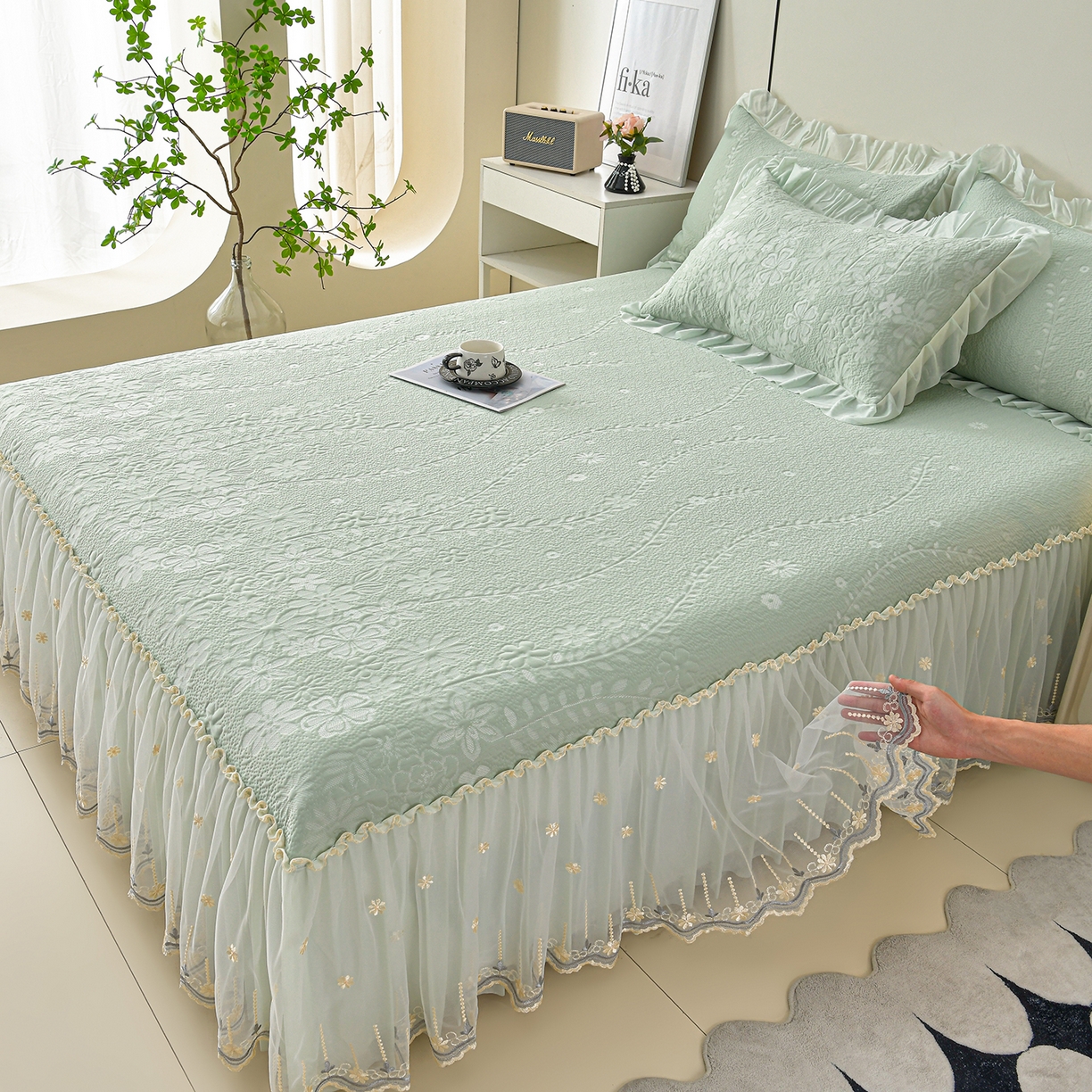 91家纺网 家纺一手货源 找家纺 畅畅家纺 2026新款花边3D立体冰豆豆冰丝凉席床裙款三件套 漫舞-绿