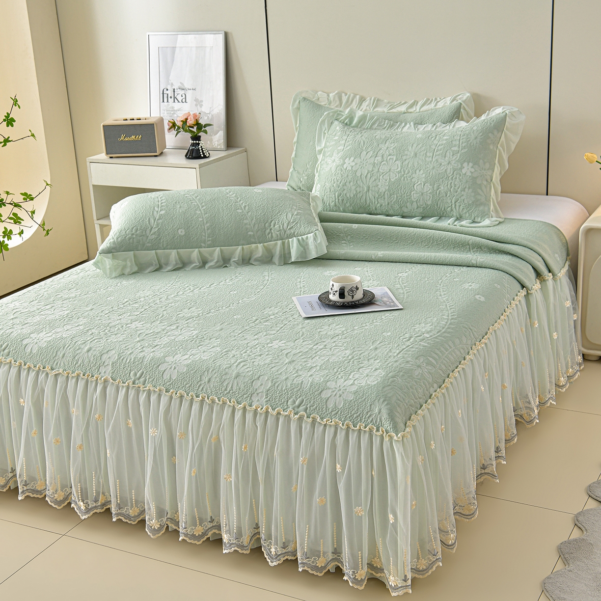 91家纺网 家纺一手货源 找家纺 畅畅家纺 2026新款花边3D立体冰豆豆冰丝凉席床裙款三件套 漫舞-绿