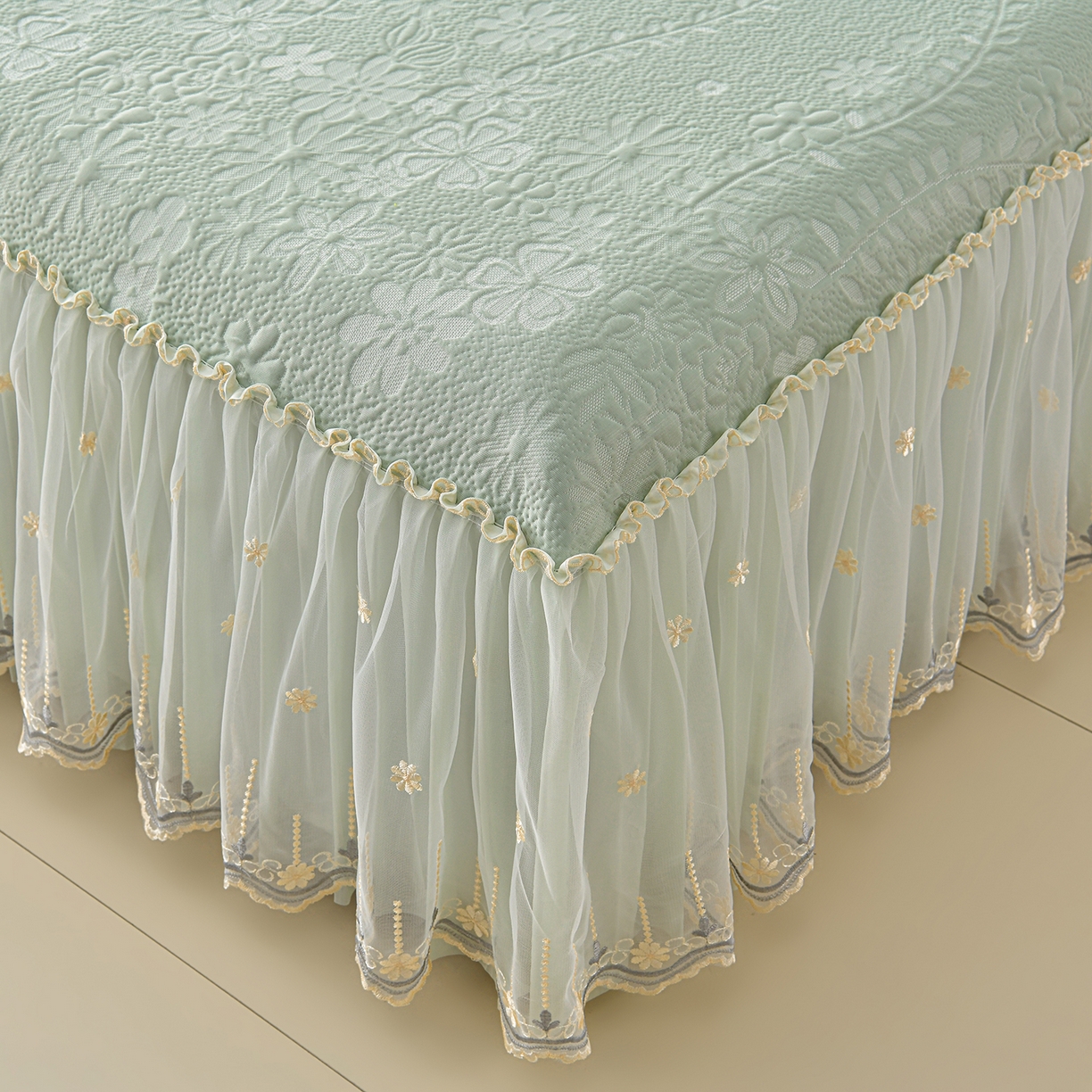 91家纺网 家纺一手货源 找家纺 畅畅家纺 2026新款花边3D立体冰豆豆冰丝凉席床裙款三件套 漫舞-绿